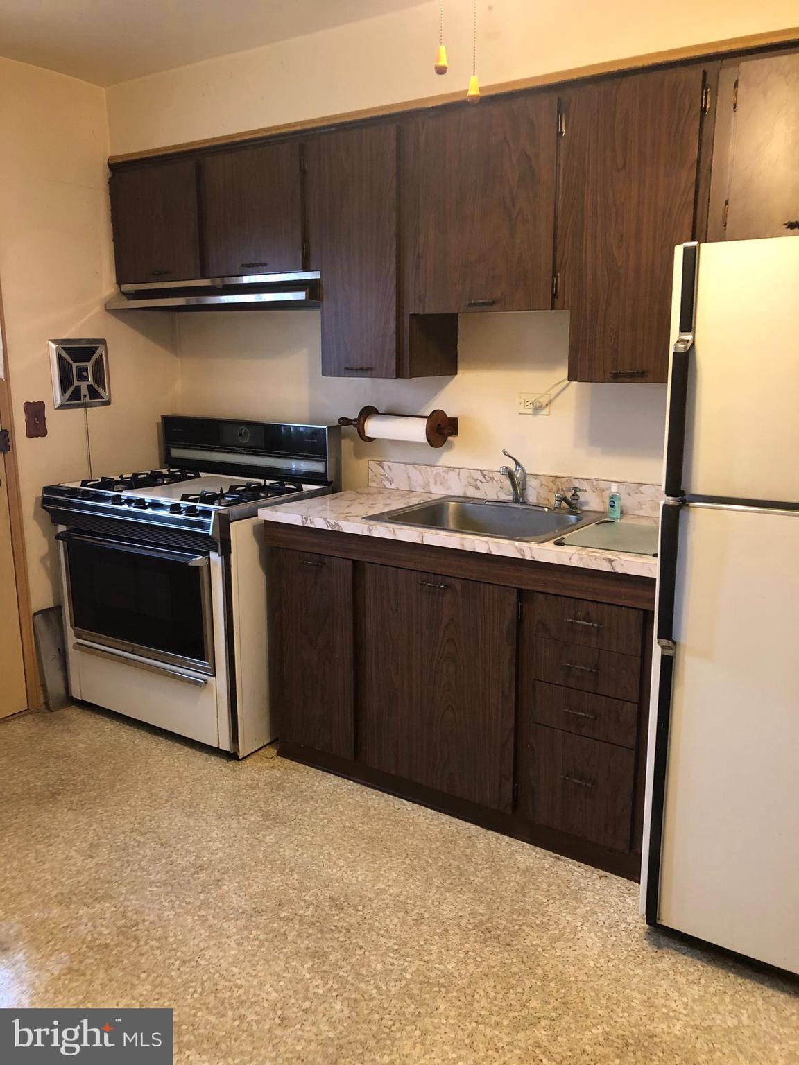 1920 Heathfield Road Baltimore, MD 21239 - Photo 14 of 51