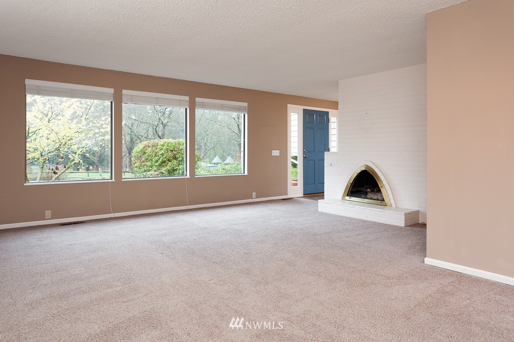 8034 185th Street Southwest Edmonds, WA 98026 - Photo 3 of 16 Gallery Image 3