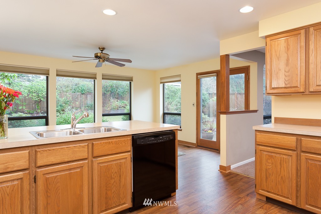 8034 185th Street Southwest Edmonds, WA 98026 - Photo 8 of 16 Gallery Image 8