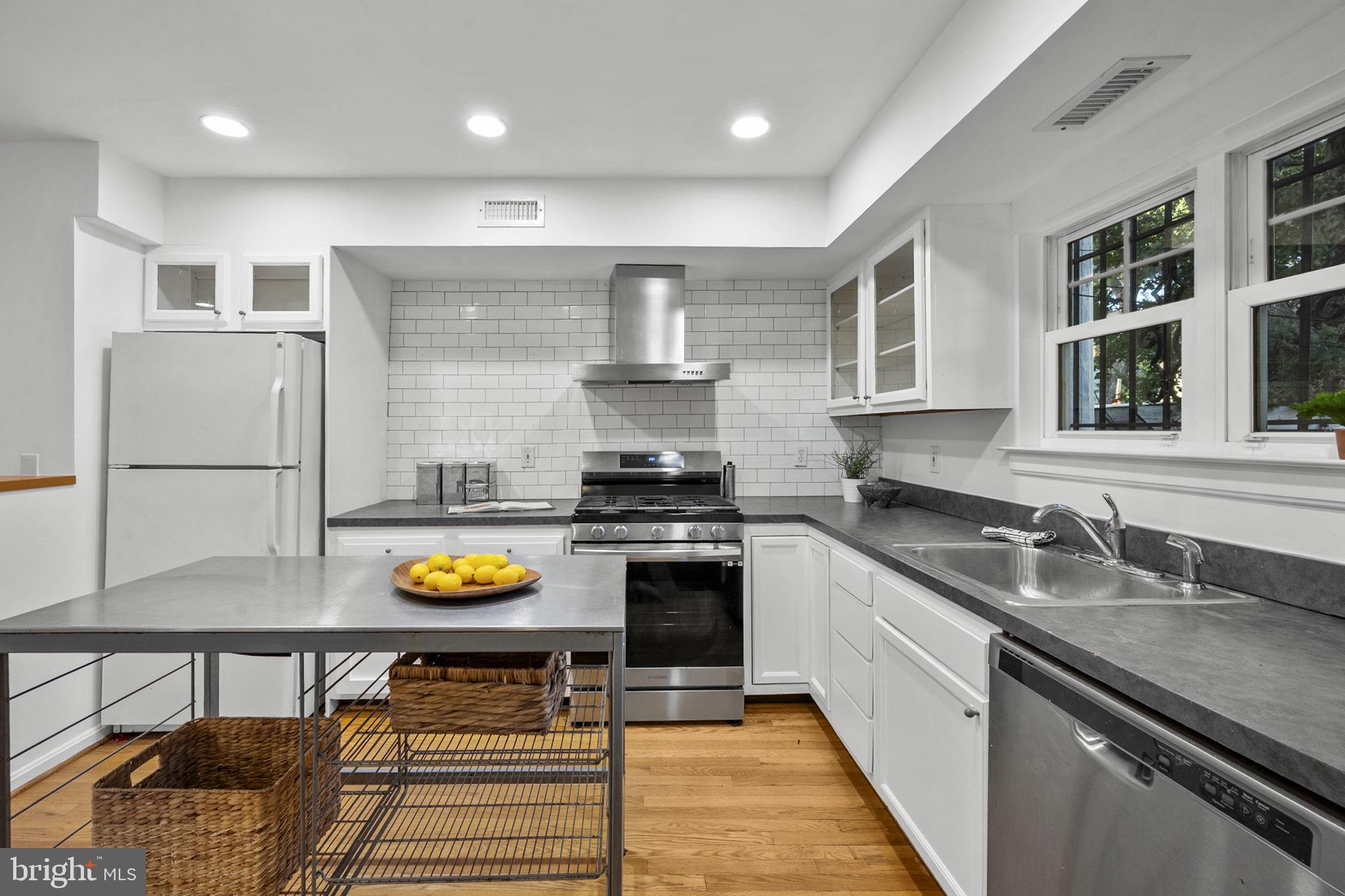 649 16th Street Northeast Washington, DC 20002 - Photo 11 of 38