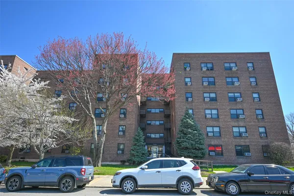 $338,000 | 73-11 Bell Boulevard, Unit 1F | Oakland Gardens