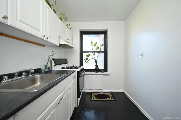 $338,000 | 73-11 Bell Boulevard, Unit 1F | Oakland Gardens