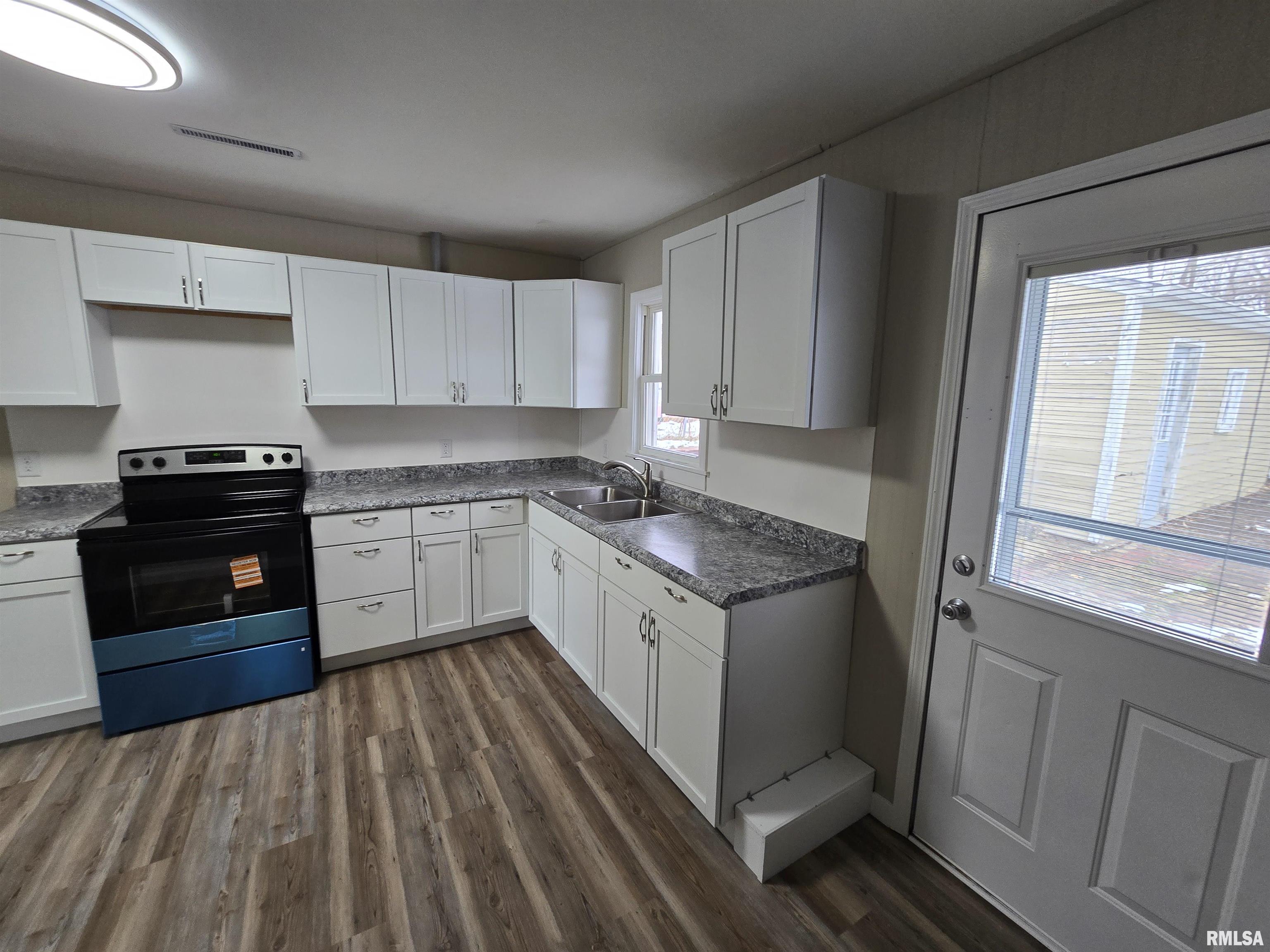 1114 North 15th Street Pekin, IL 61554 - Photo 6 of 13