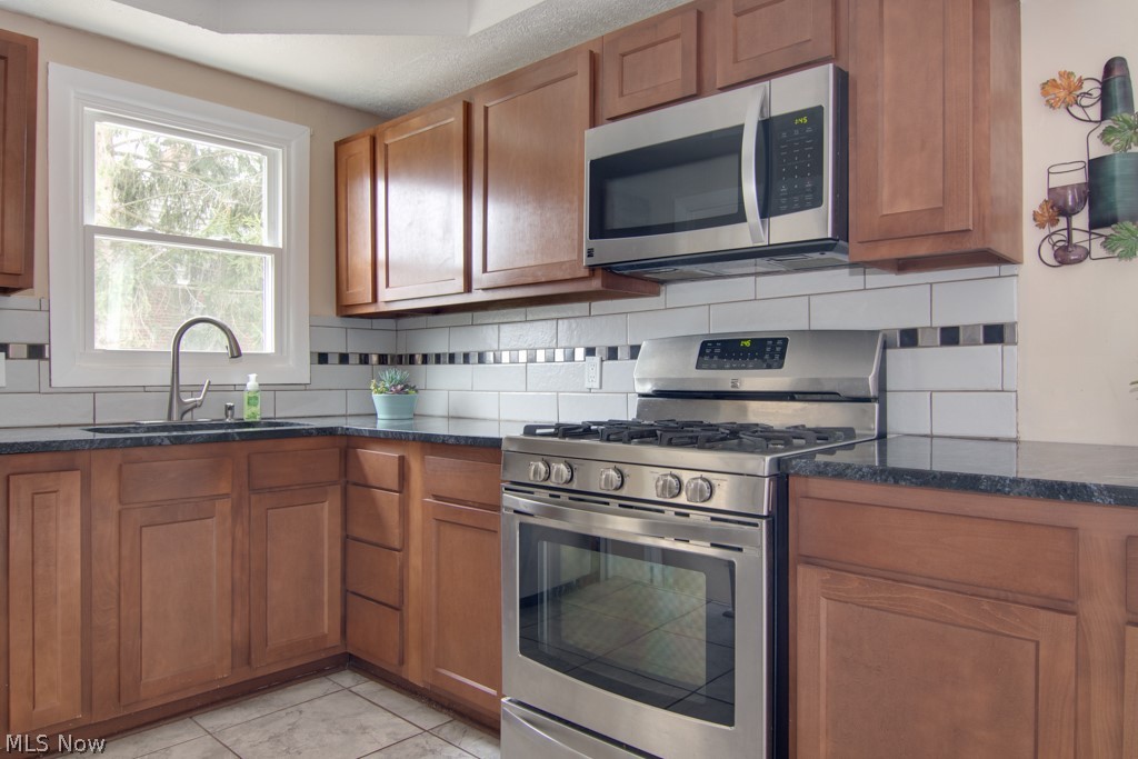 596 Miner Road Cleveland, OH 44143 - Photo 7 of 26
