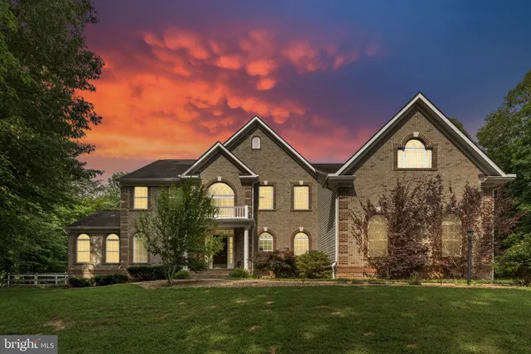 $890,000 | 32 Mills Hollow Drive, Fredericksburg, VA 22406