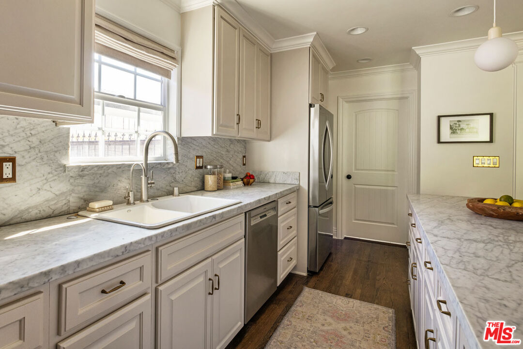 3712 Muirfield Road South Los Angeles, CA 90016 - Photo 12 of 33