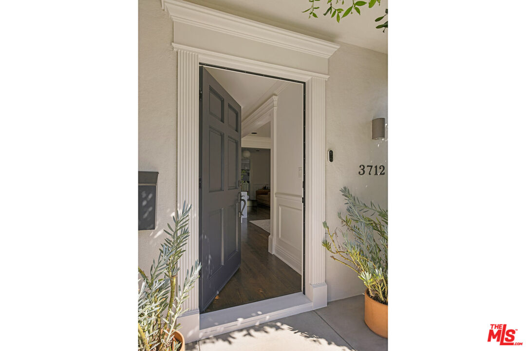 3712 Muirfield Road South Los Angeles, CA 90016 - Photo 2 of 33