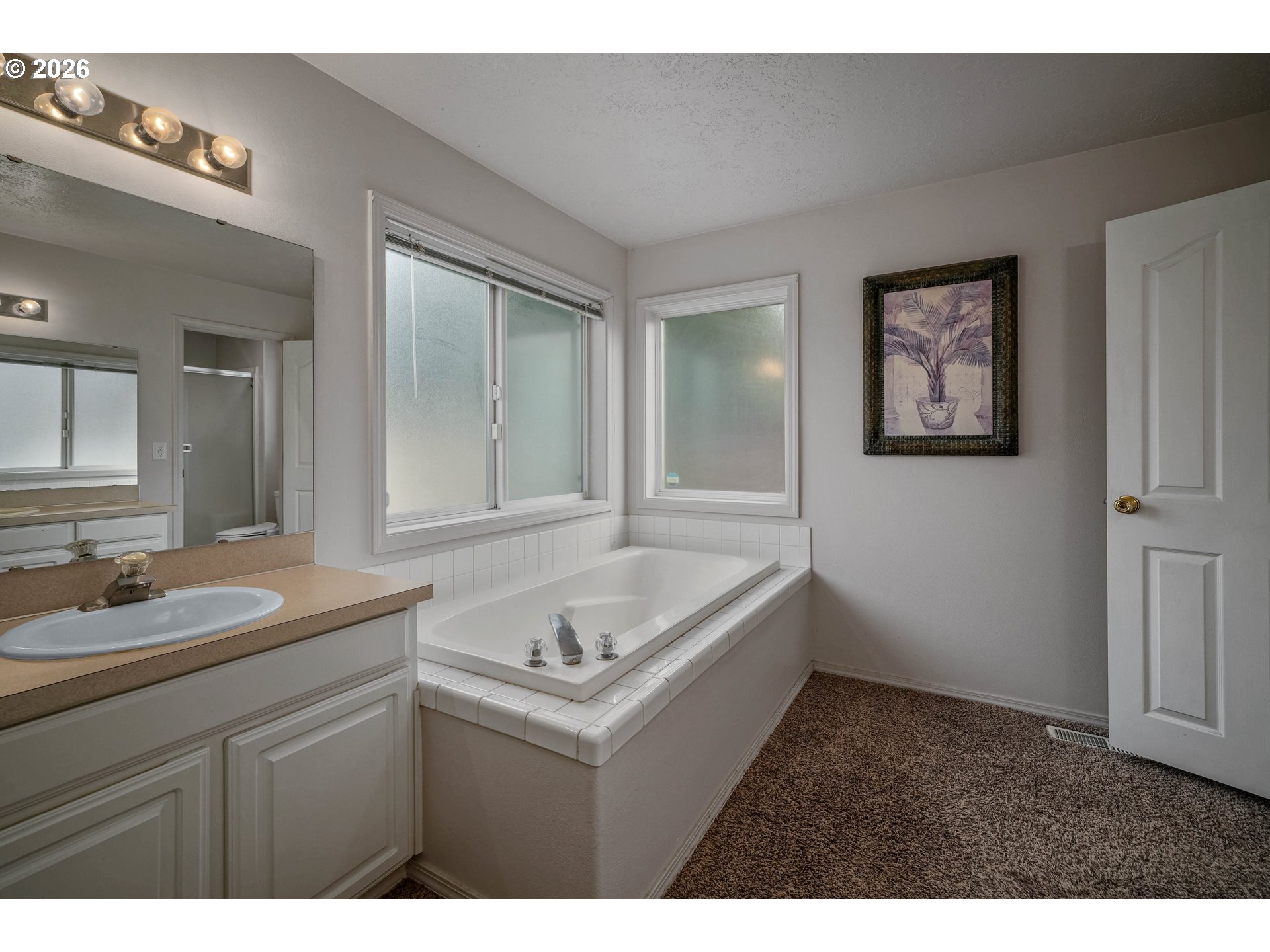 959 Stonebridge Avenue Northeast Keizer, OR 97303 - Photo 30 of 48 a bathroom with a sink and a bathtub