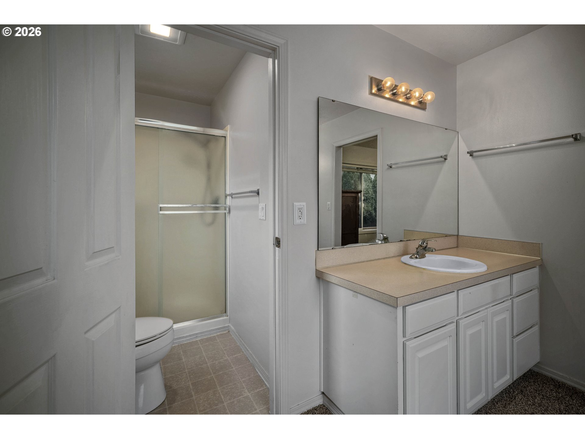 959 Stonebridge Avenue Northeast Keizer, OR 97303 - Photo 32 of 48 a bathroom with a sink and a mirror