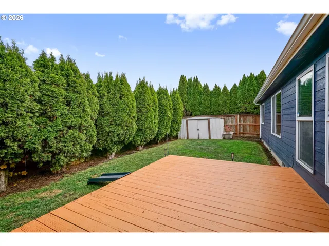 a view of a backyard with barn