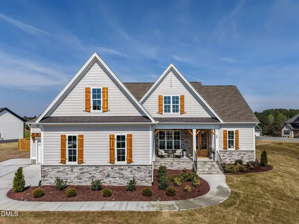 $899,900 | 25 Deer Tail Lane, Fuquay-Varina, NC 27526