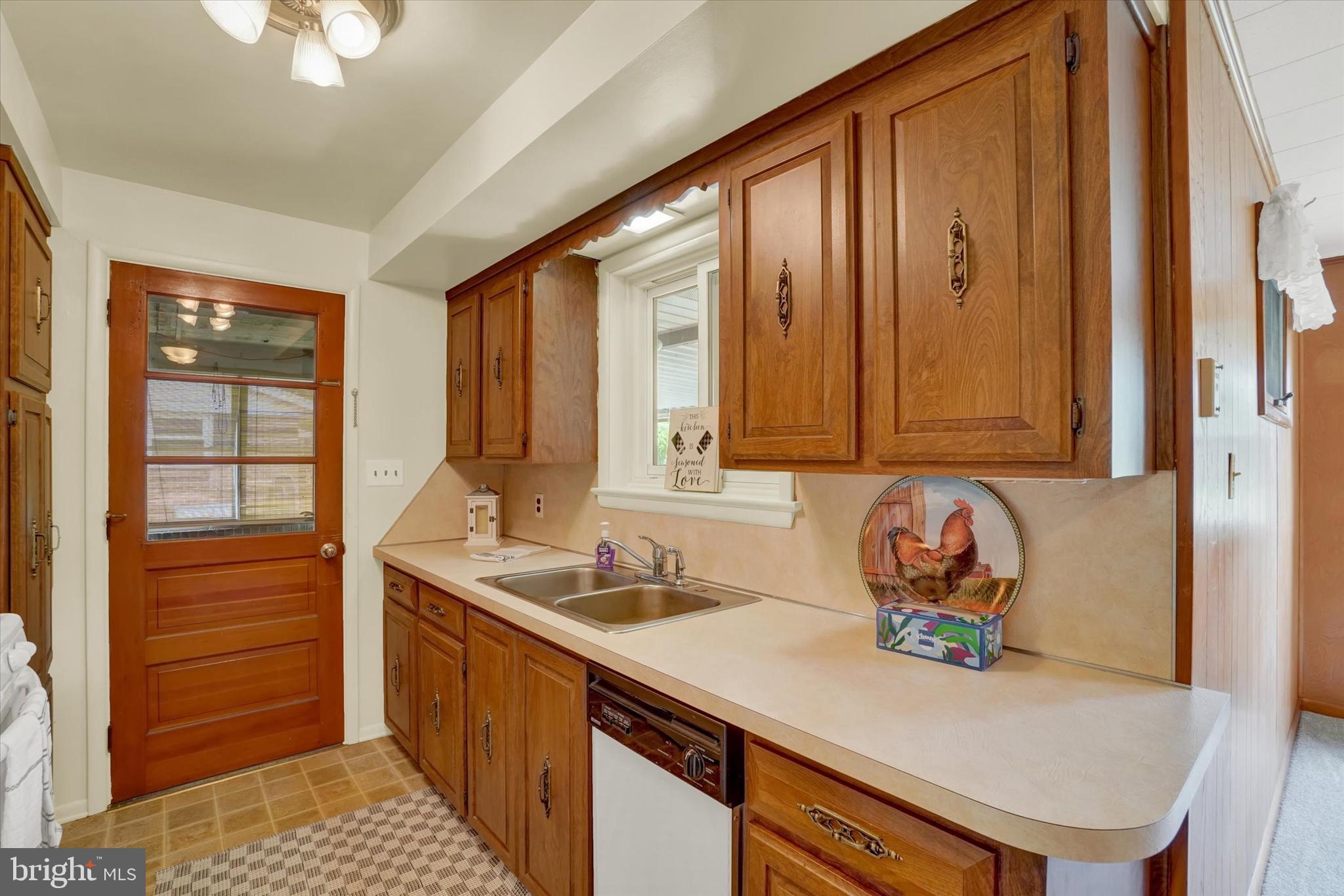 2554 Locust Road Dover, PA 17315 - Photo 9 of 28 Gallery Image 9
