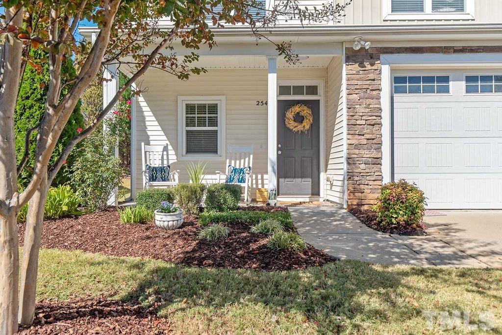 2549 Spring Oaks Way Raleigh, NC 27614 - Photo 4 of 33 Gallery Image 4