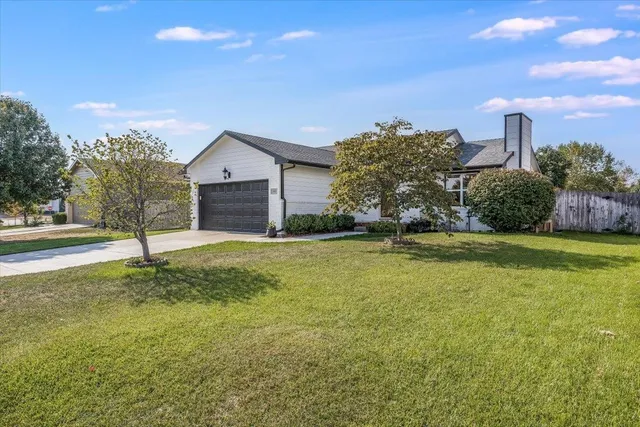 $280,000 | 1803 Honeysuckle Circle, Andover, KS 67002