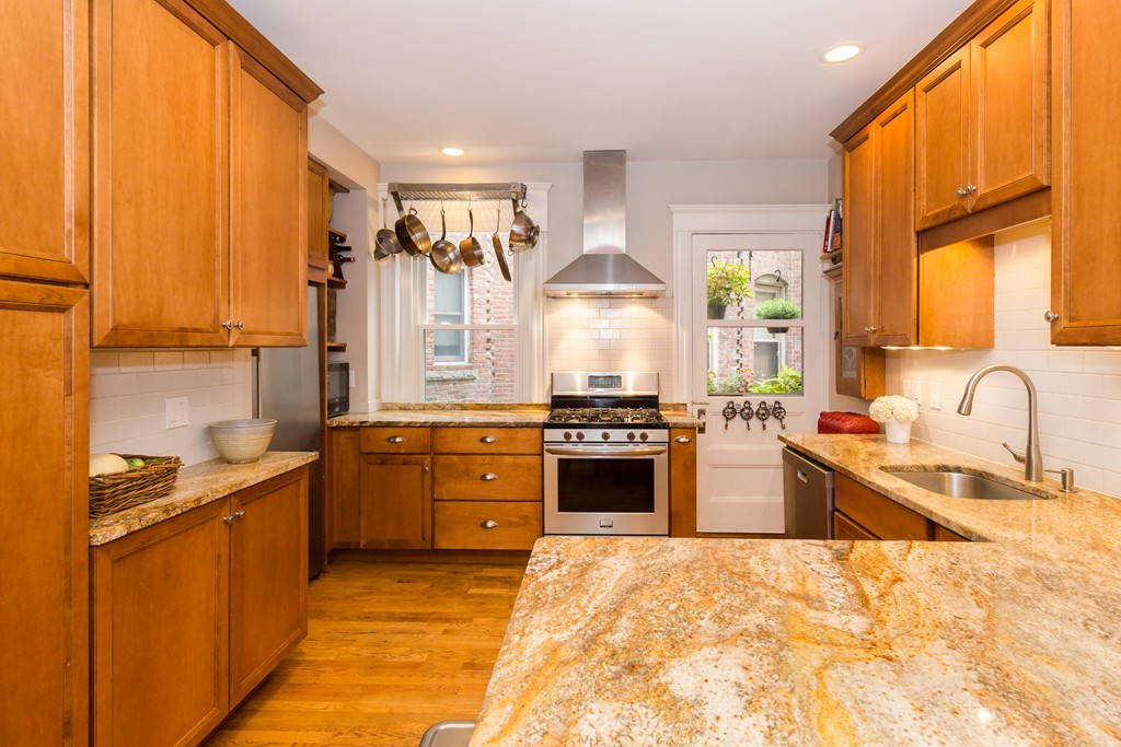 12 Colbourne Crescent, Unit 1 Brookline, MA 02445 - Photo 11 of 30