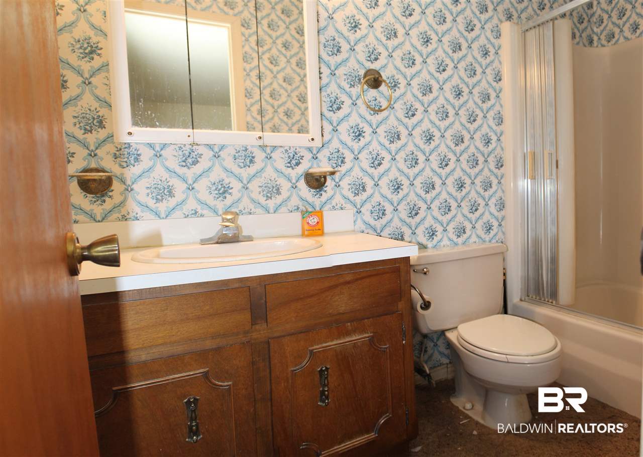 1701 Dawes Road Mobile, AL 36695 - Photo 9 of 21 Master Bathroom