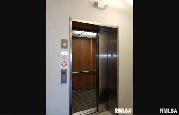 $1,350 | 1534 River Drive, Unit 203, Moline, IL 61265