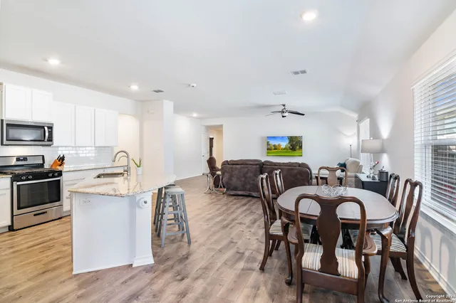 $2,000 | 9606 Tupelo Hollow, San Antonio, TX 78254