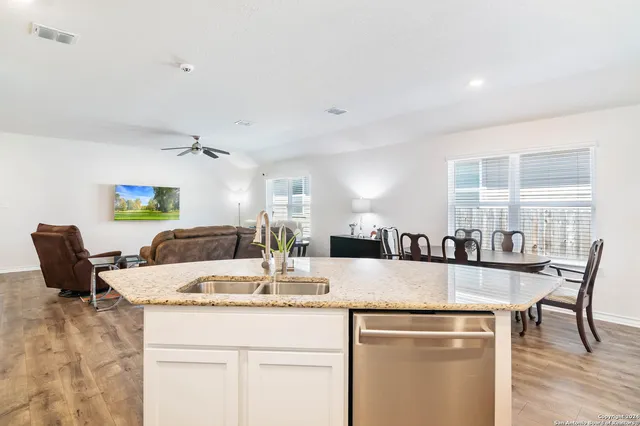 $2,000 | 9606 Tupelo Hollow, San Antonio, TX 78254