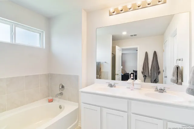 $2,000 | 9606 Tupelo Hollow, San Antonio, TX 78254