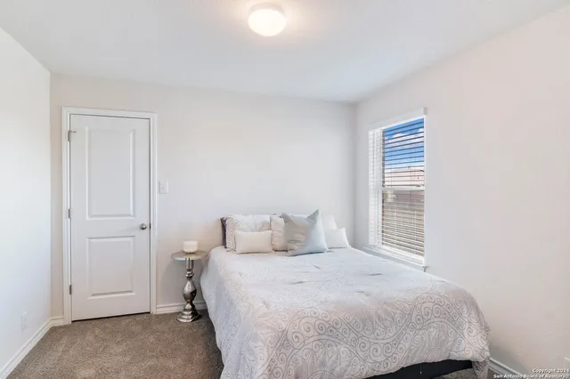 $2,000 | 9606 Tupelo Hollow, San Antonio, TX 78254