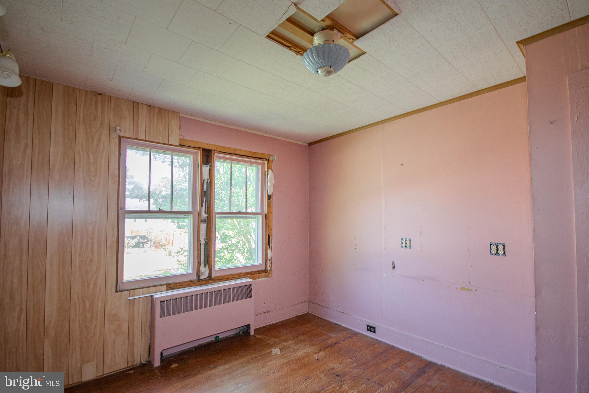 605 4th Street Sharptown, MD 21861 - Photo 21 of 38 an empty room with a window