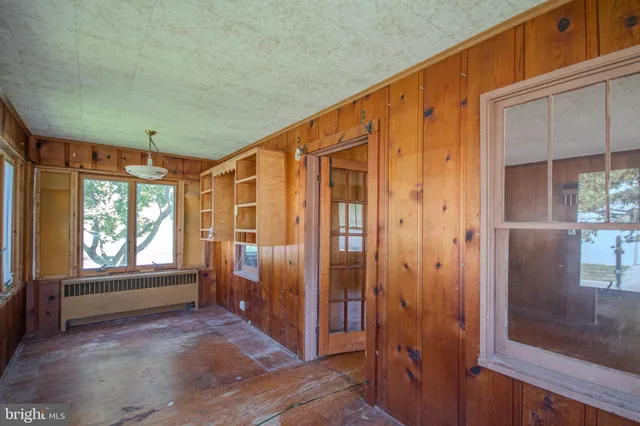 a view of an entryway with a livingroom