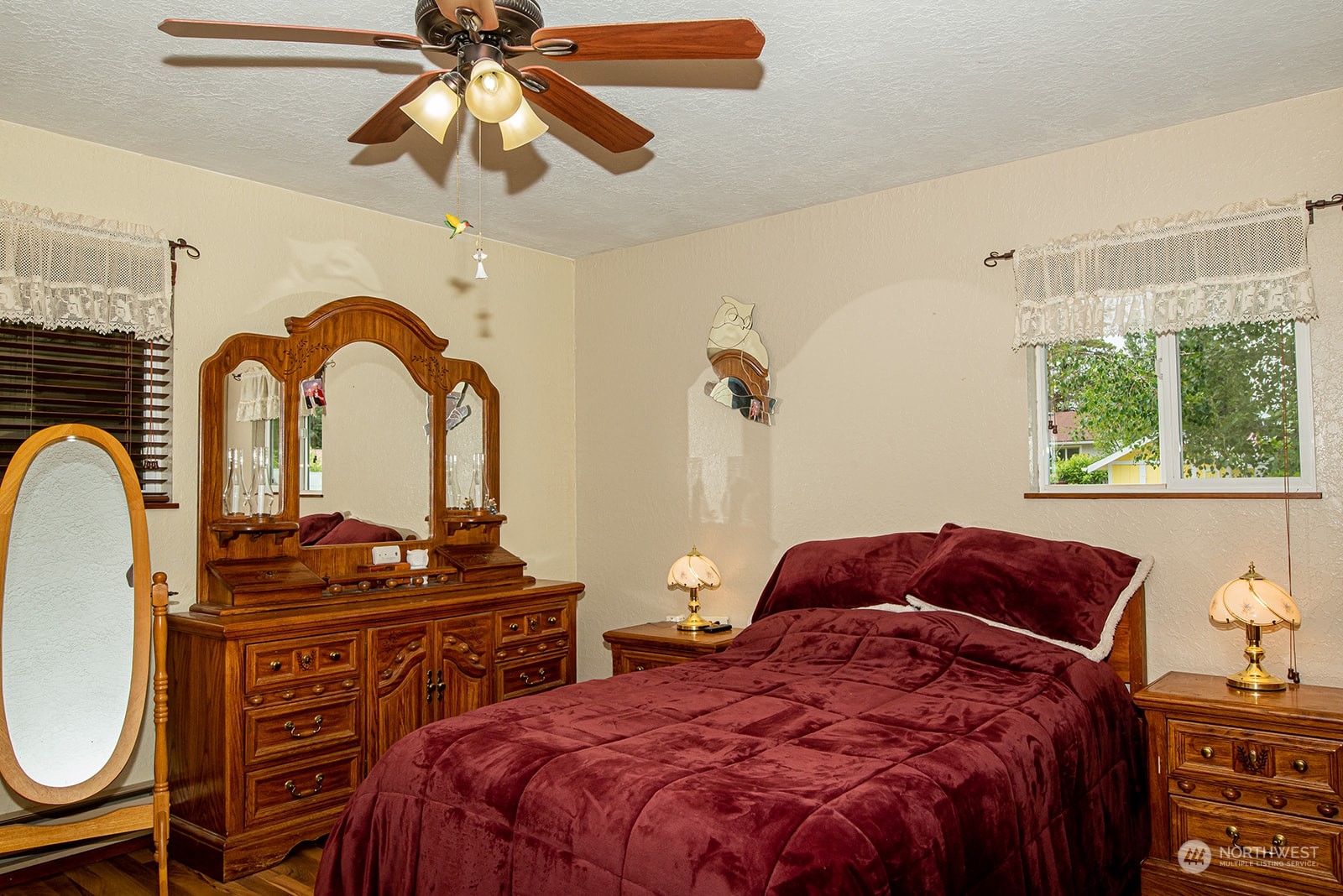 1003 Hilltop Road Winlock, WA 98596 - Photo 18 of 28 a bedroom with bed and a window