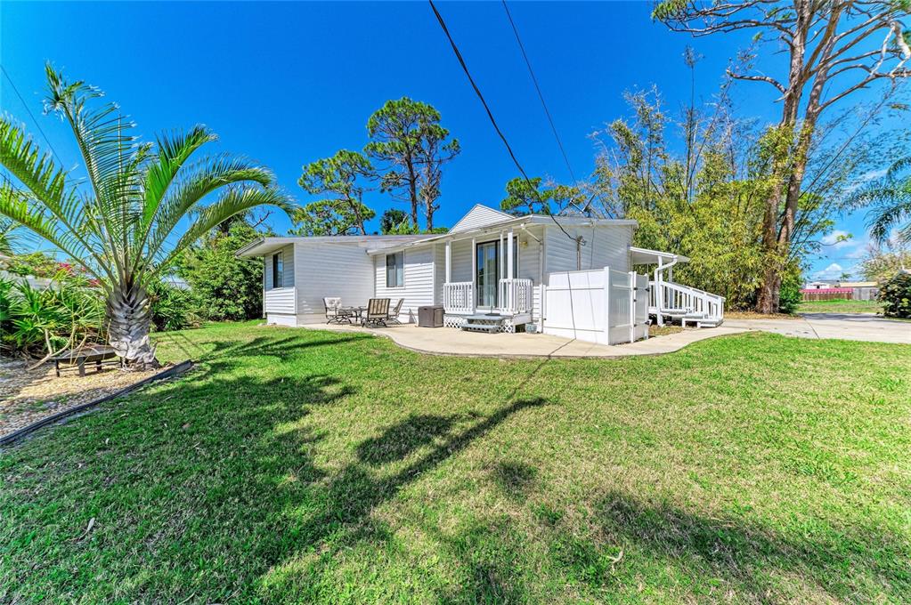 1581 Royal Road Venice, FL 34293 - Photo 34 of 41 a front view of a house with garden