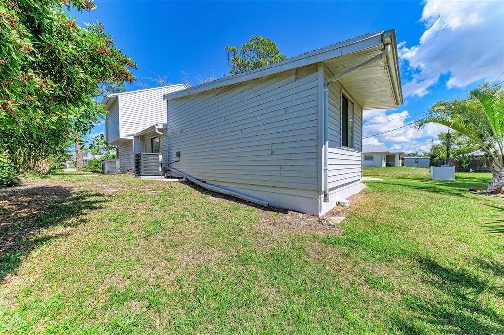 1581 Royal Road Venice, FL 34293 - Photo 37 of 41 a backyard of a house with lots of green space
