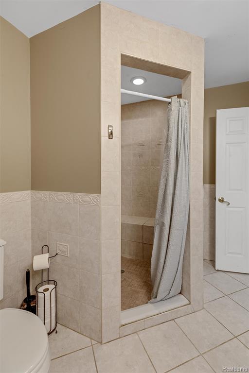 415 Leon Road Walled Lake, MI 48390 - Photo 27 of 48