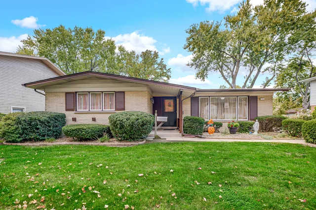 $250,000 | 404 North Illinois Avenue, Glenwood, IL 60425