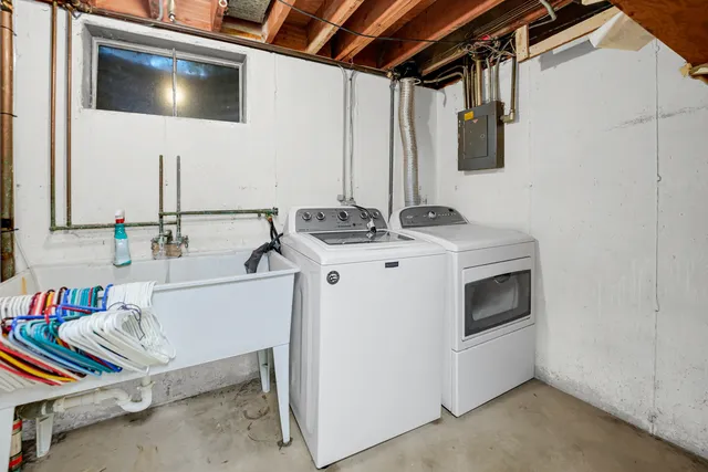 $250,000 | 404 North Illinois Avenue, Glenwood, IL 60425