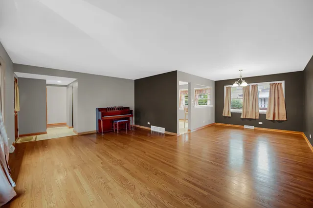 $250,000 | 404 North Illinois Avenue, Glenwood, IL 60425