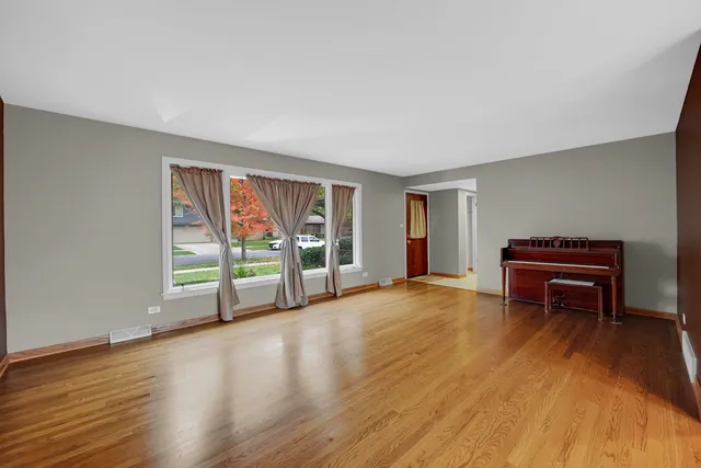 $250,000 | 404 North Illinois Avenue, Glenwood, IL 60425