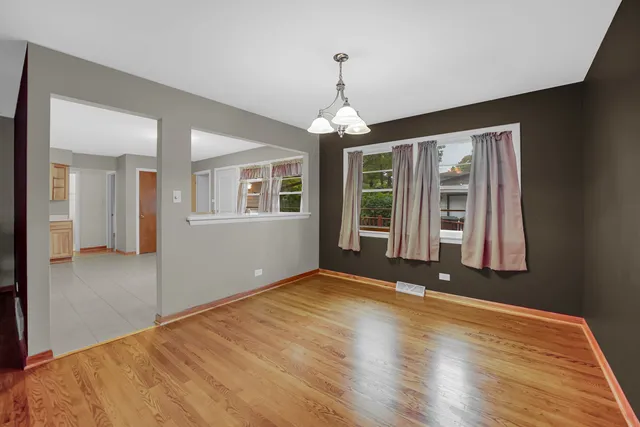 $250,000 | 404 North Illinois Avenue, Glenwood, IL 60425