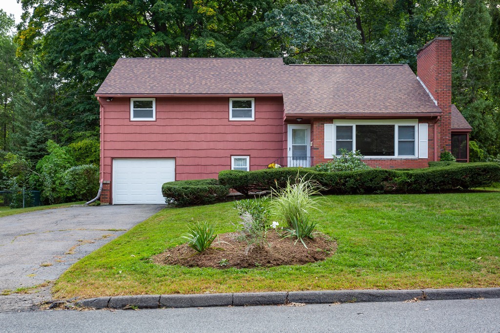 138 West Meadowview Road Holyoke, MA 01040 - Photo 2 of 30