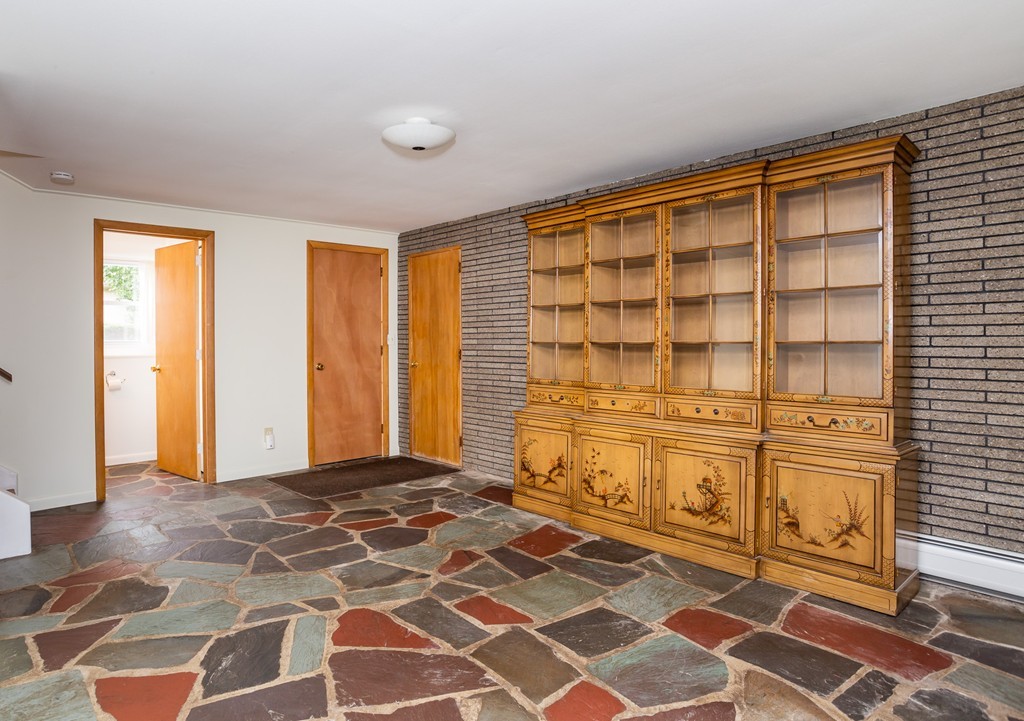 138 West Meadowview Road Holyoke, MA 01040 - Photo 23 of 30