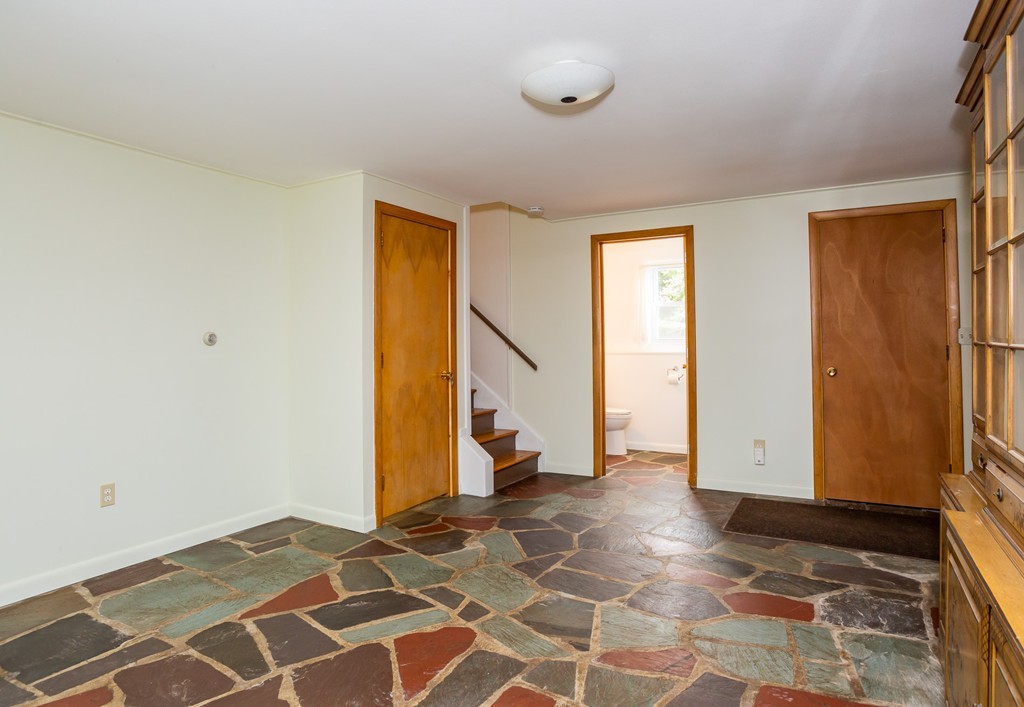 138 West Meadowview Road Holyoke, MA 01040 - Photo 24 of 30