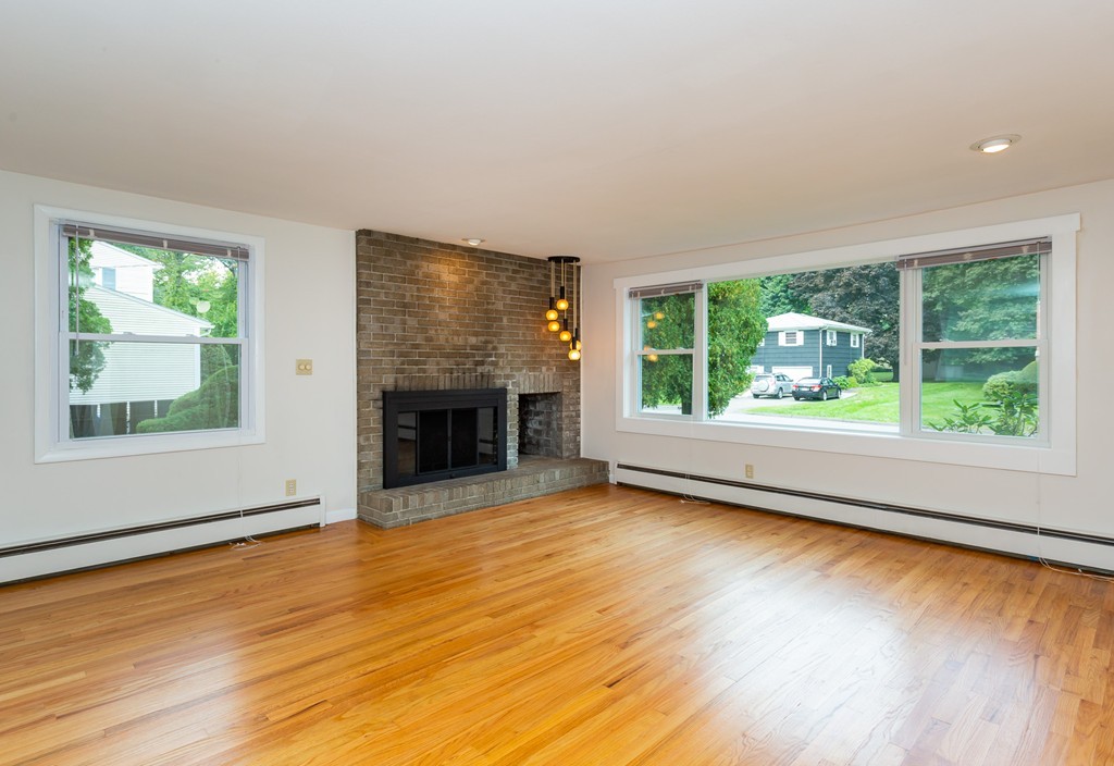 138 West Meadowview Road Holyoke, MA 01040 - Photo 4 of 30