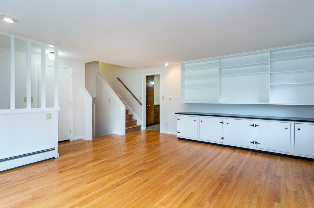 138 West Meadowview Road Holyoke, MA 01040 - Photo 6 of 30