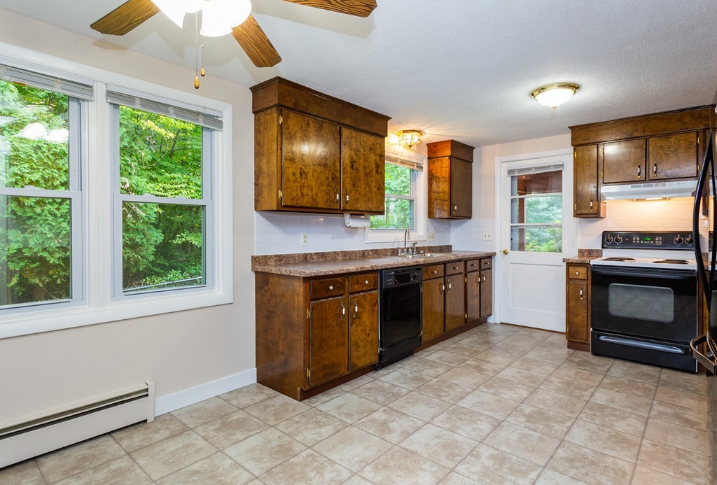 138 West Meadowview Road Holyoke, MA 01040 - Photo 7 of 30