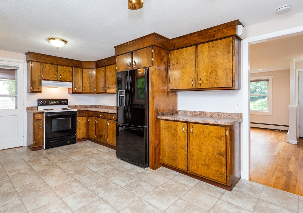 138 West Meadowview Road Holyoke, MA 01040 - Photo 8 of 30