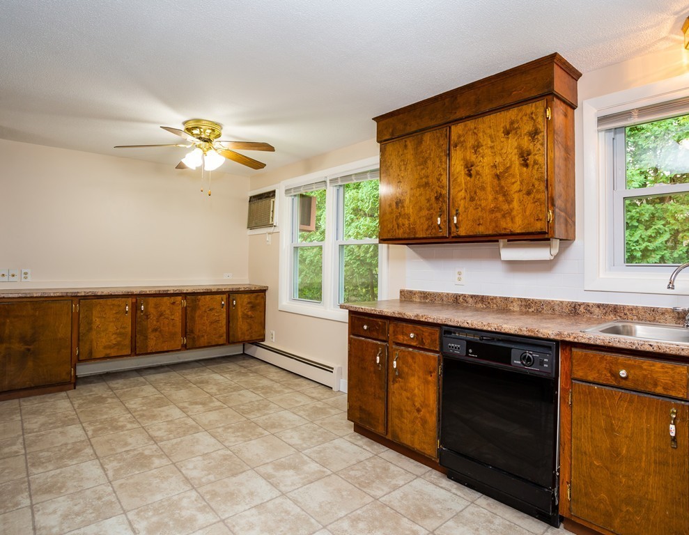 138 West Meadowview Road Holyoke, MA 01040 - Photo 10 of 30