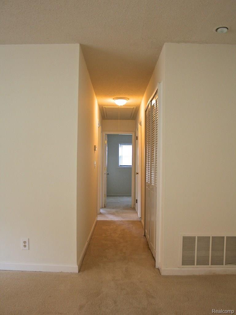29000 Marvin Road Farmington, MI 48331 - Photo 17 of 26 10_Hallway_1.jpg