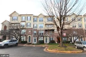 $2,700 | 7014 Metropolitan Place, Unit 303, Falls Church, VA 22043