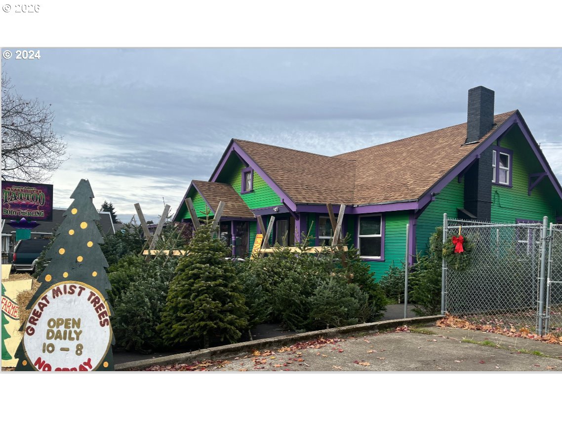 1030 West 5th Avenue Eugene, OR 97402 - Photo 4 of 10 a front view of a house with garden