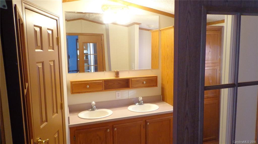 23 Ridge Road, Unit 17 Candler, NC 28715 - Photo 17 of 18 Gallery Image 17