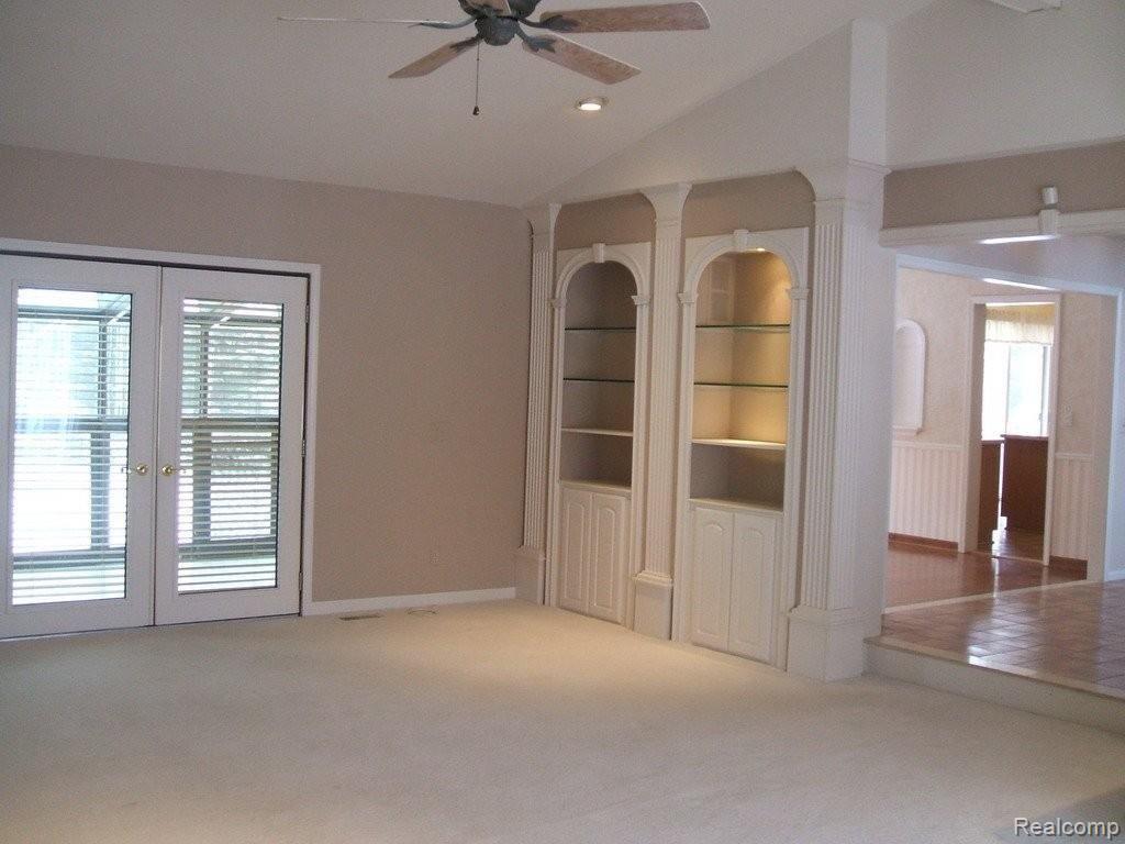3552 Wedgewood Drive Rochester, MI 48306 - Photo 4 of 25 Great Room