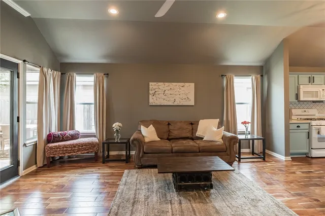 $2,285 | 403 Rosedale Boulevard, Georgetown, TX 78628